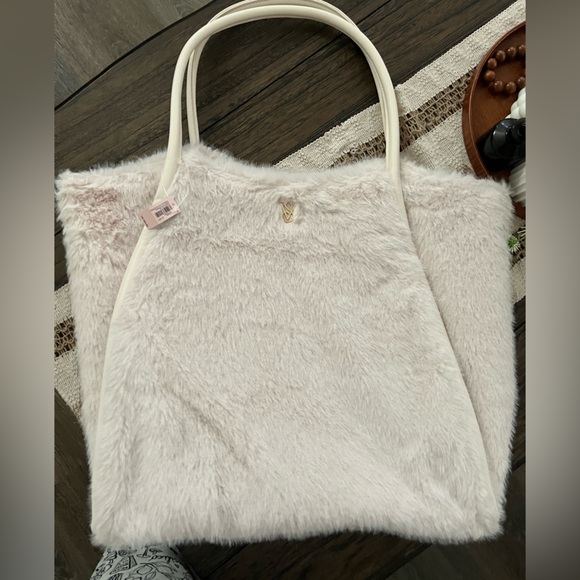 Faux Fur Tote Bag in Cream - Picture 3 of 3